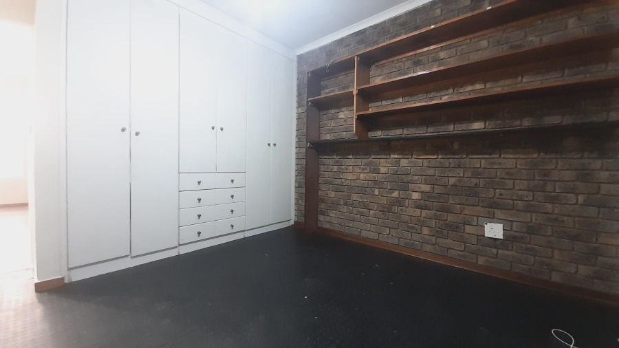 5 Bedroom Property for Sale in Ifafi North West